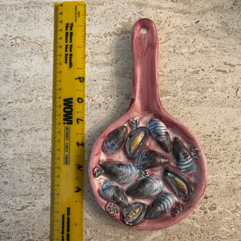 Unique Pink Hanging Decorative Ceramic Miniature Skillet/3D Oysters Made/Italy - Picture 3 of 4